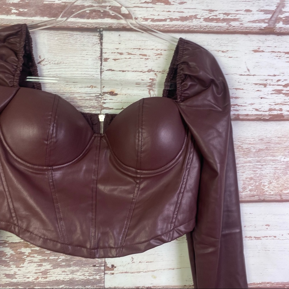 Fashion Nova No bad angles pu top burgundy - Picture 3 of 16